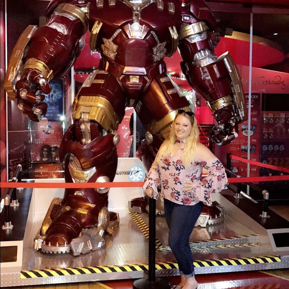 Meet your Posher, Casey - Picture 1 of 3